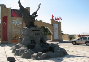 Üniversiteye adına yakışır açılış..